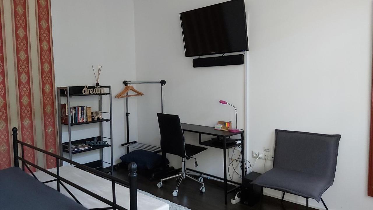 City Center Minimalist Apartment Oradea Exterior photo